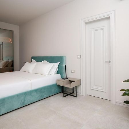 Toto Hotel & Apartments Вльора Екстер'єр фото