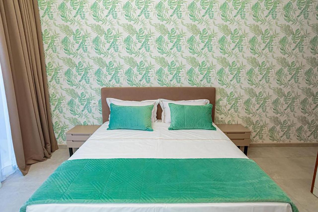 Toto Hotel & Apartments Вльора Екстер'єр фото