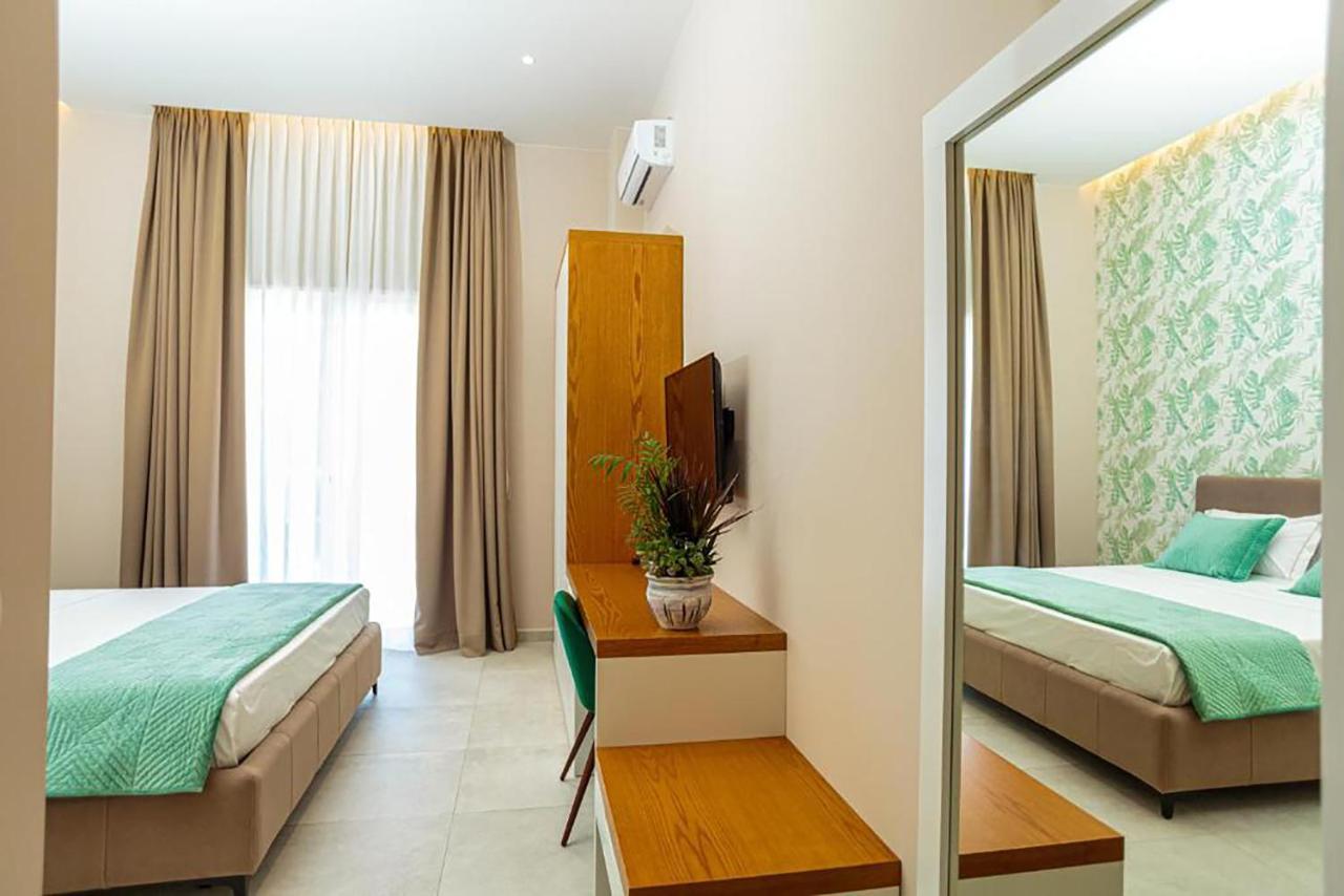 Toto Hotel & Apartments Вльора Екстер'єр фото