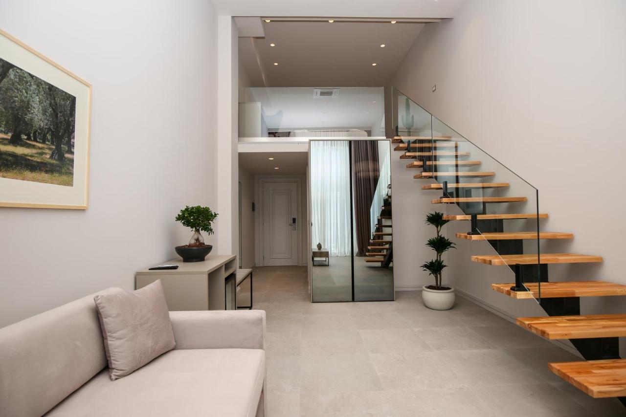 Toto Hotel & Apartments Вльора Екстер'єр фото