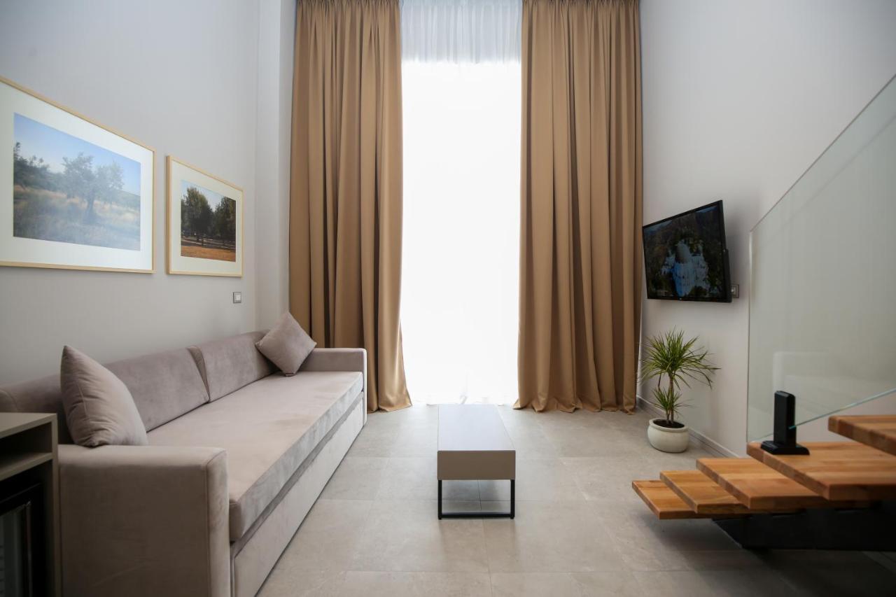 Toto Hotel & Apartments Вльора Екстер'єр фото