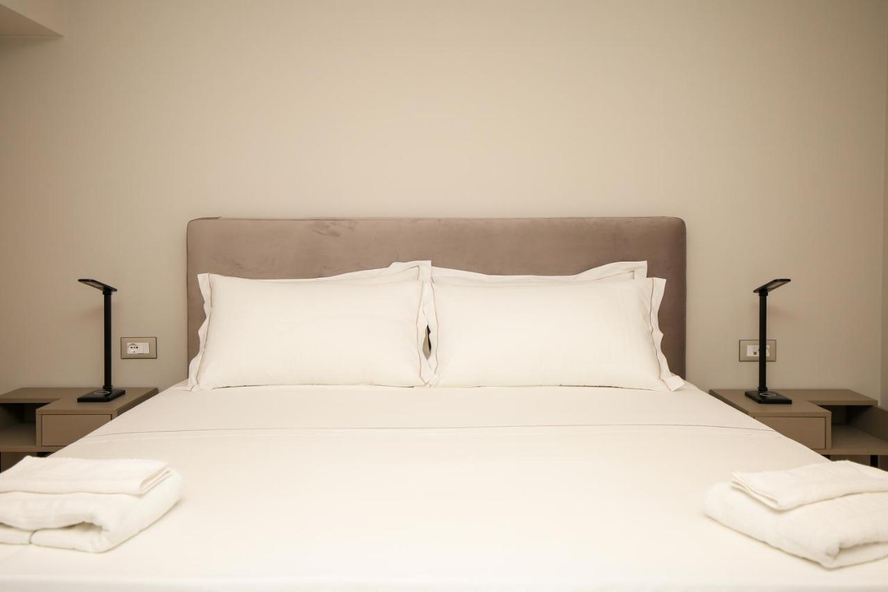 Toto Hotel & Apartments Вльора Екстер'єр фото