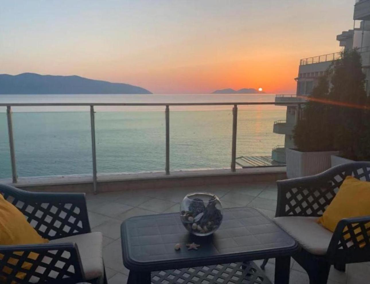 Toto Hotel & Apartments Вльора Екстер'єр фото