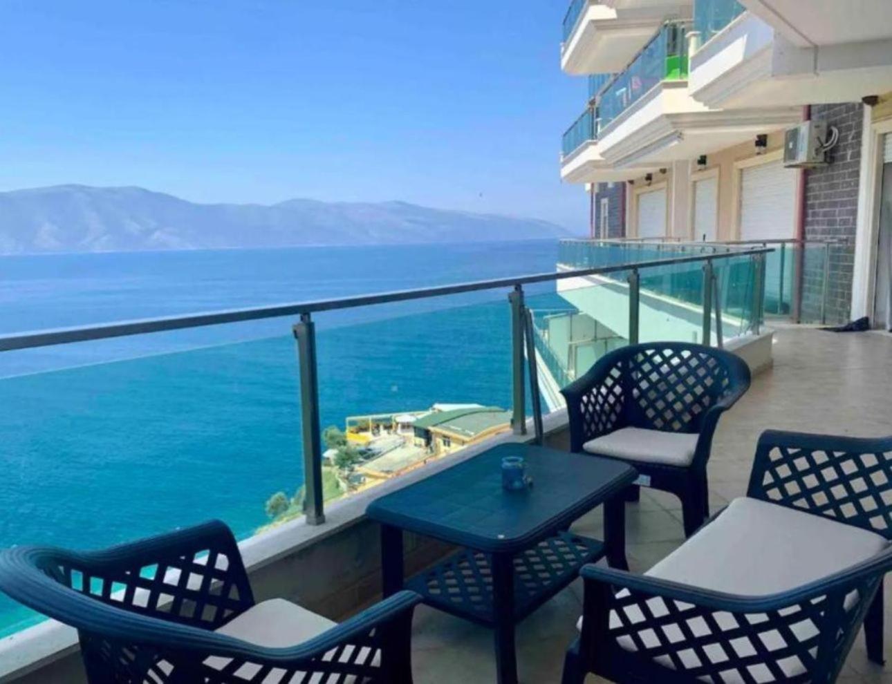 Toto Hotel & Apartments Вльора Екстер'єр фото