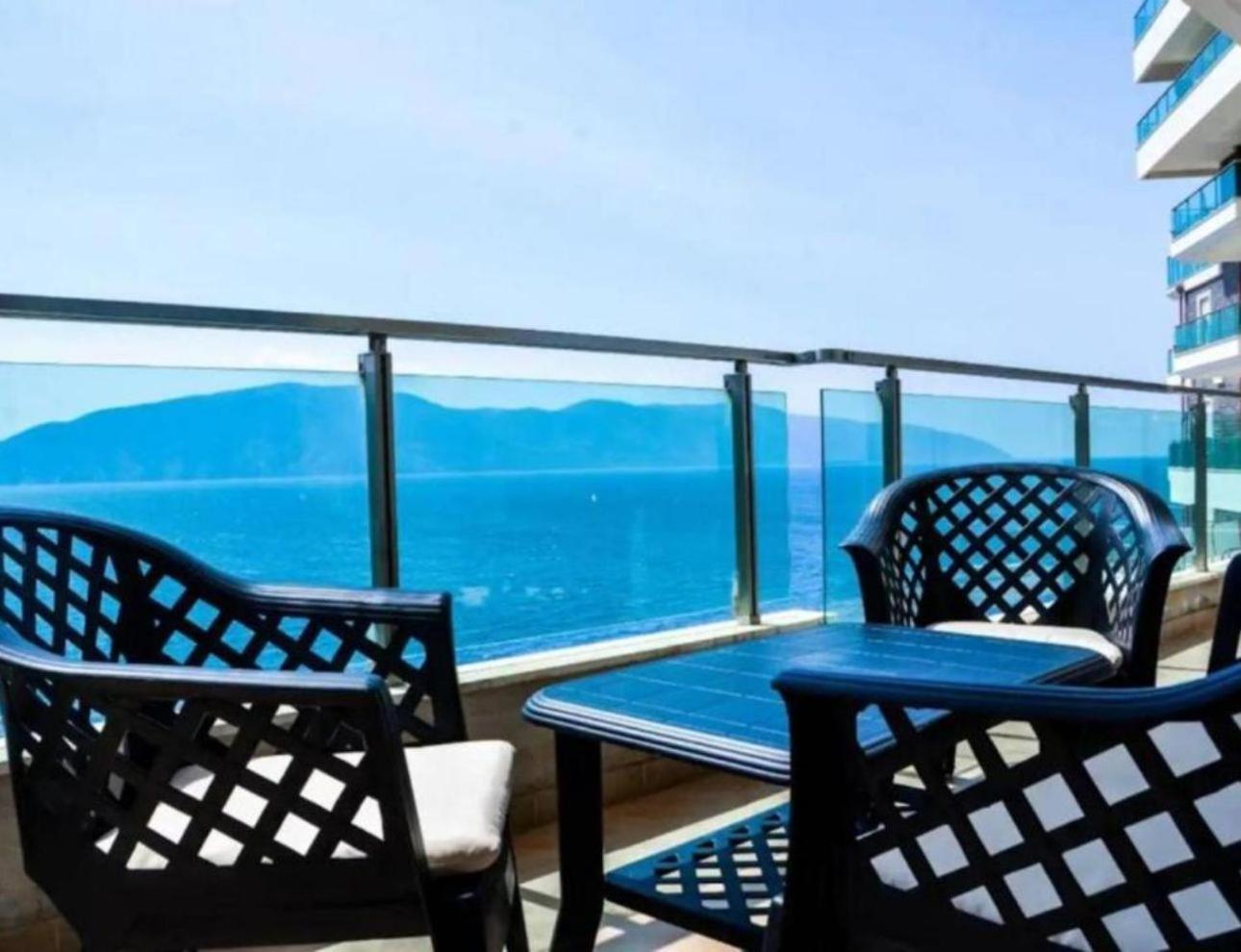 Toto Hotel & Apartments Вльора Екстер'єр фото