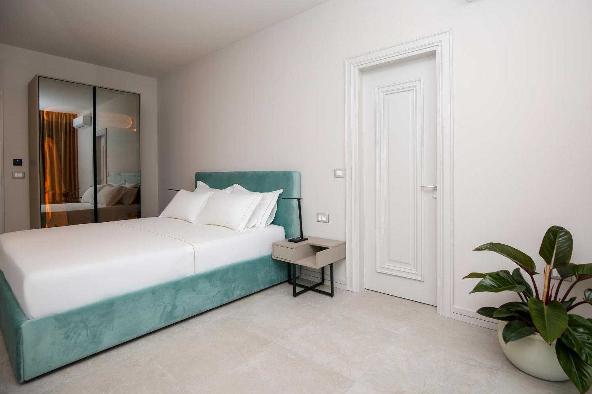 Toto Hotel & Apartments Вльора Екстер'єр фото