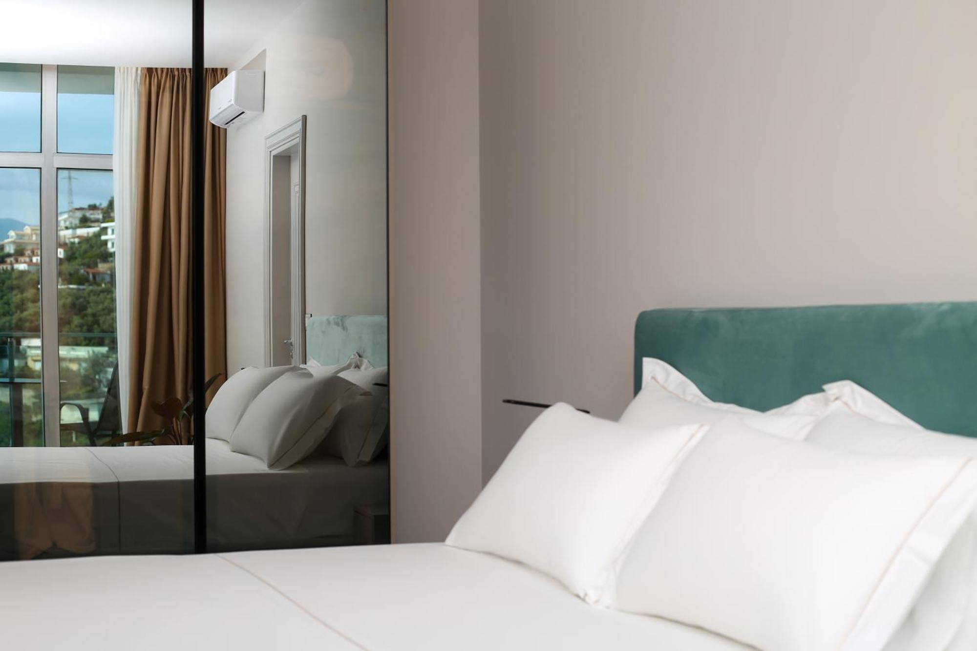 Toto Hotel & Apartments Вльора Екстер'єр фото