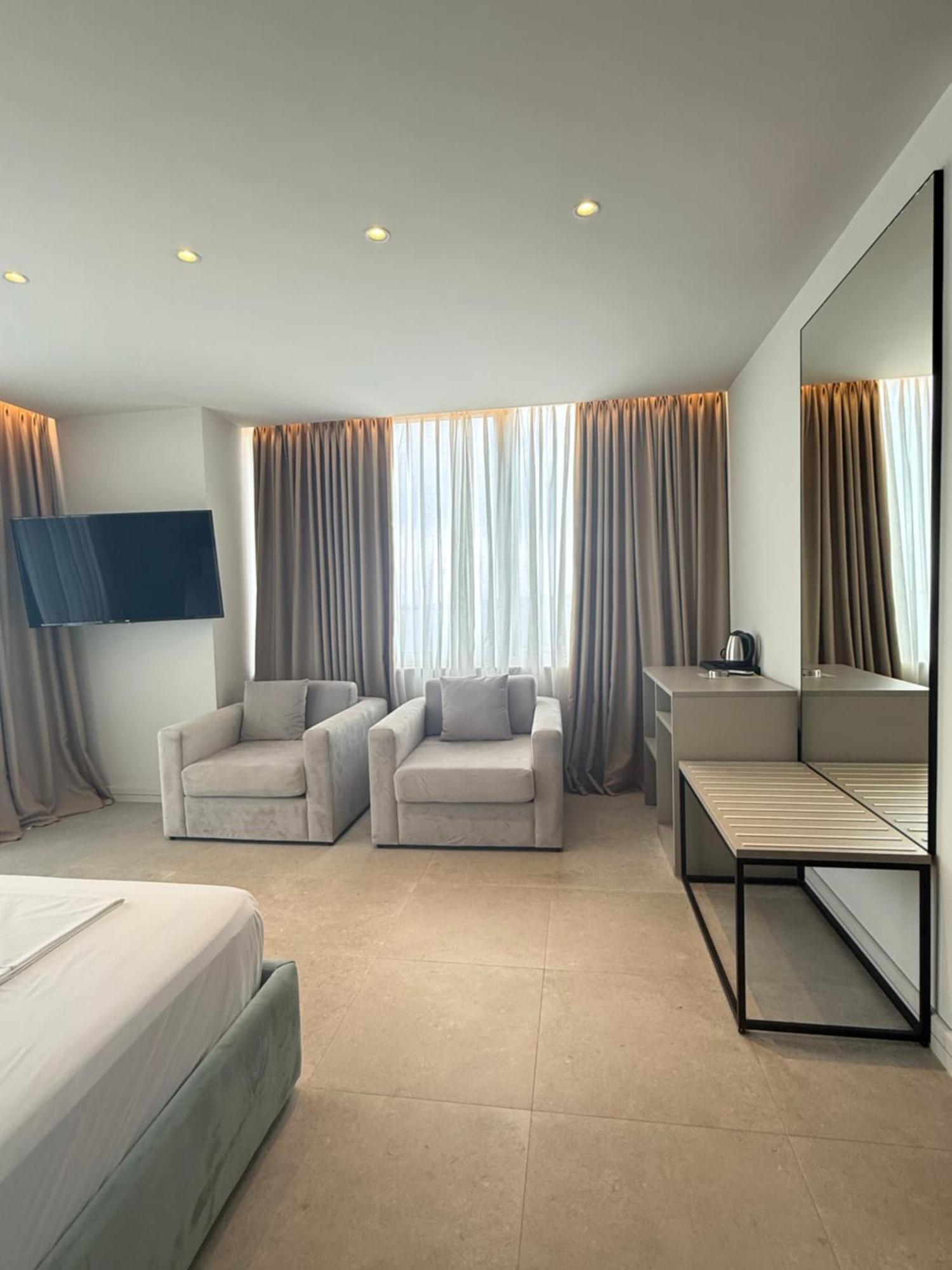 Toto Hotel & Apartments Вльора Екстер'єр фото